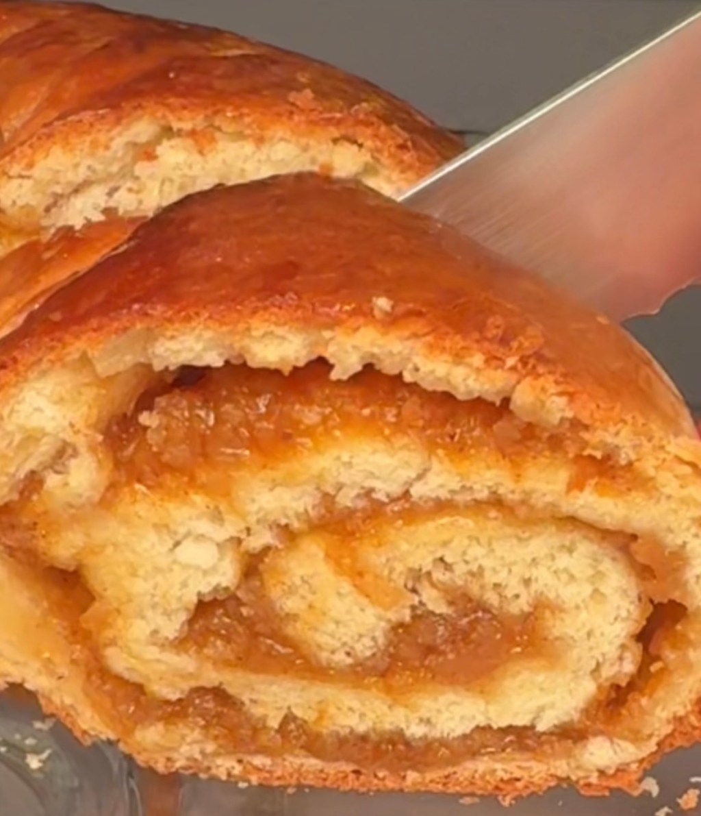 Pumpkin and coconut bread Swirl&nbsp;roll